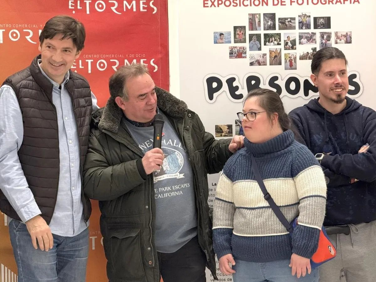 Exposición 'Personas' en el Centro Comercial El Tormes. Foto CC El Tormes