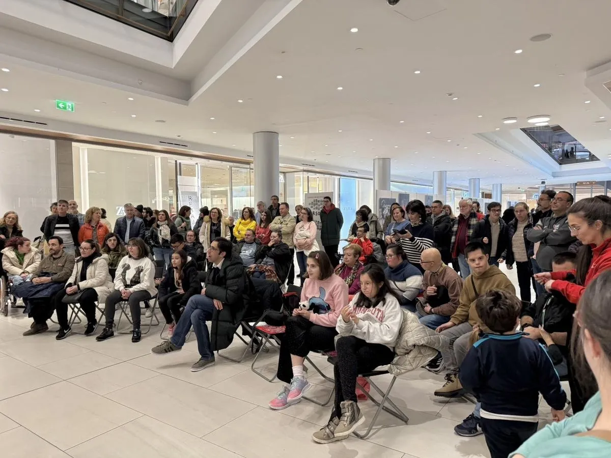 Exposición 'Personas' en el Centro Comercial El Tormes. Foto CC El Tormes