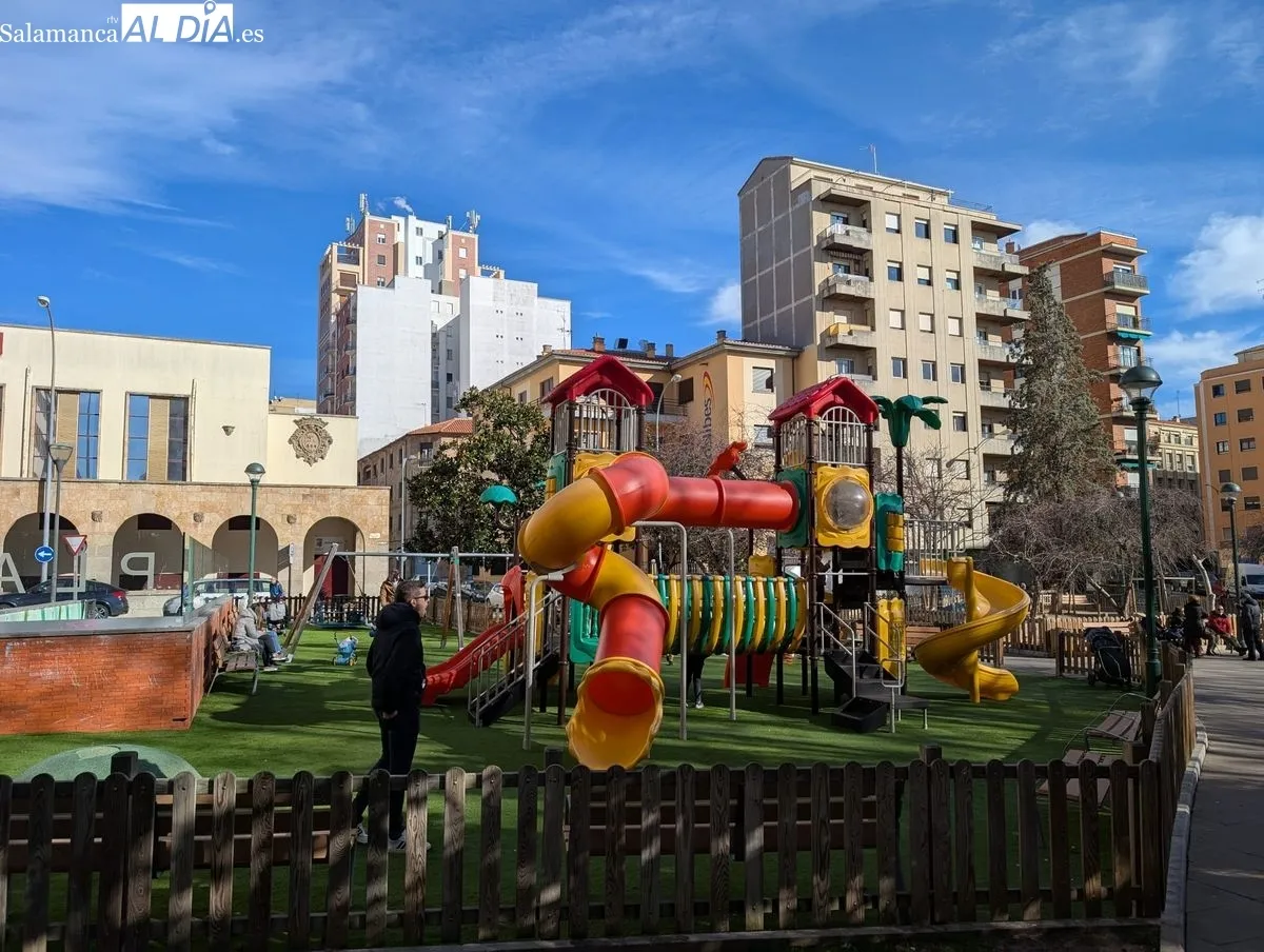 Distintos parques infantiles y terrazas del centro en esta mañana de domingo. Foto: David Sañudo