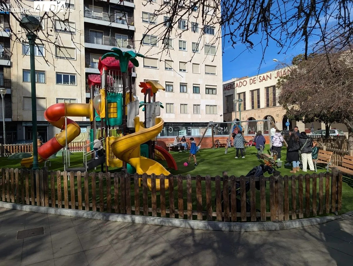 Distintos parques infantiles y terrazas del centro en esta mañana de domingo. Foto: David Sañudo