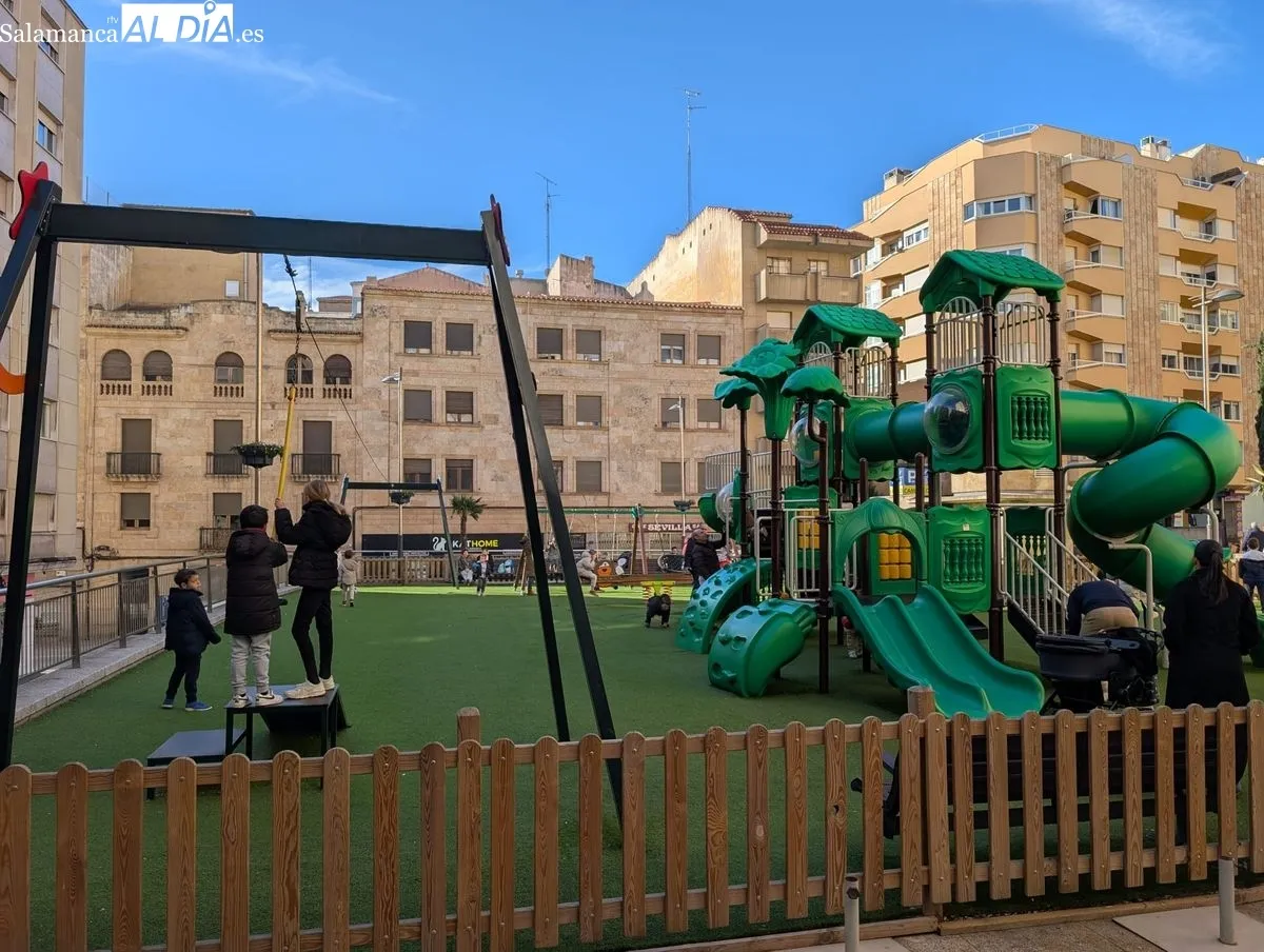 Distintos parques infantiles y terrazas del centro en esta mañana de domingo. Foto: David Sañudo