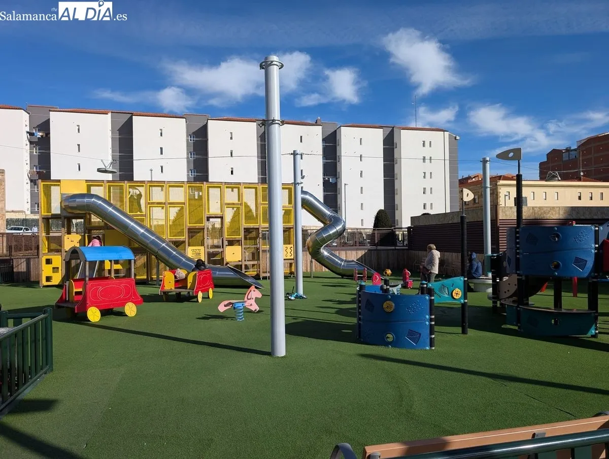 Distintos parques infantiles y terrazas del centro en esta mañana de domingo. Foto: David Sañudo
