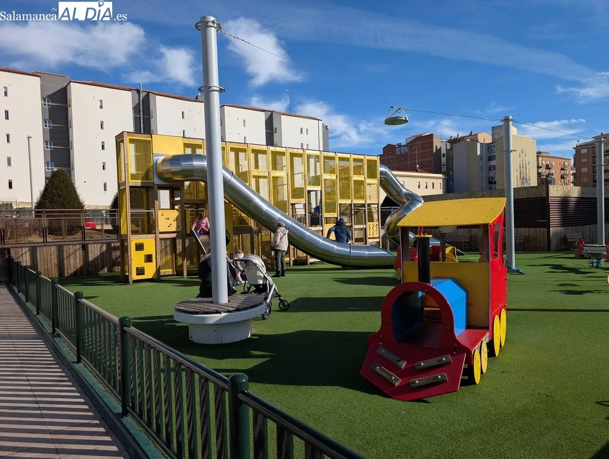 Distintos parques infantiles y terrazas del centro en esta mañana de domingo. Foto: David Sañudo