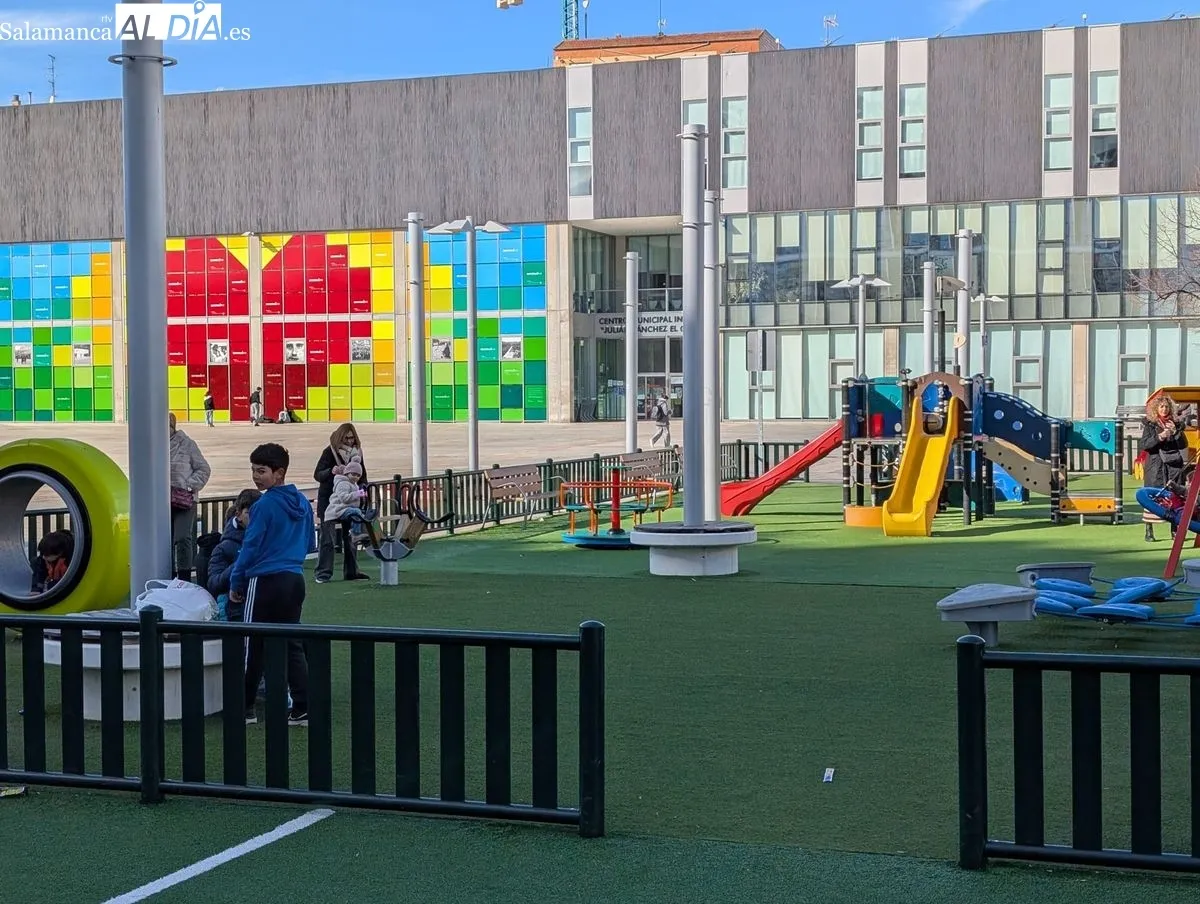 Distintos parques infantiles y terrazas del centro en esta mañana de domingo. Foto: David Sañudo