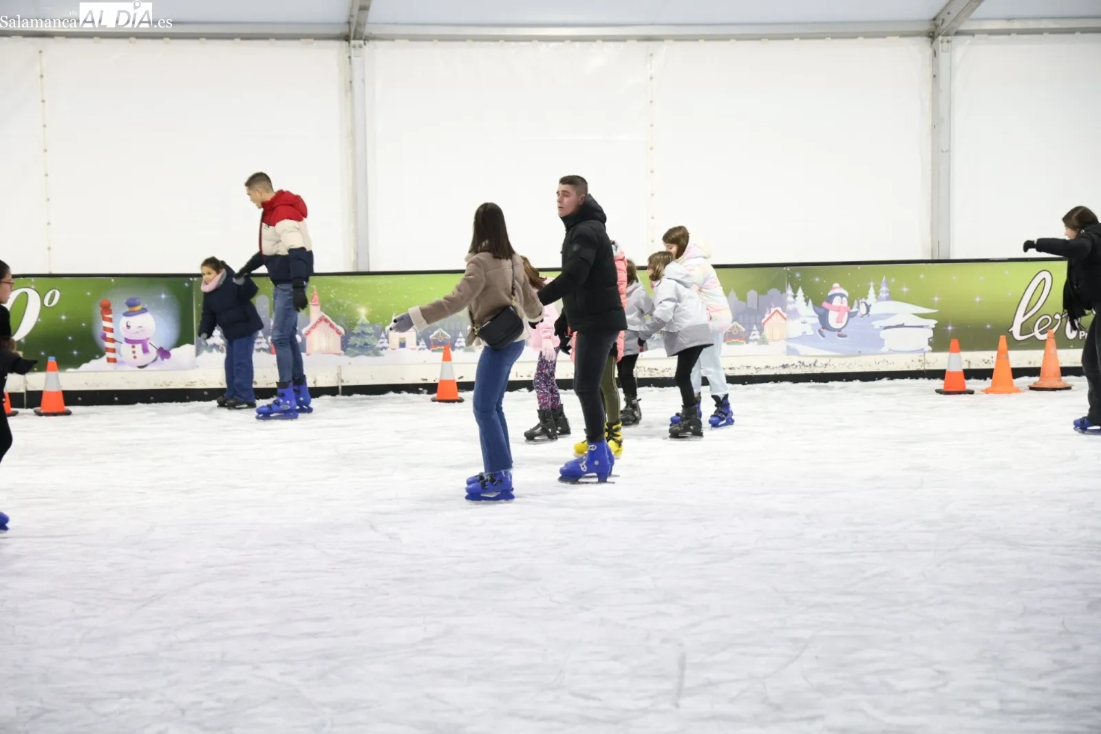 Salmantinos en la pista de hielo | Fotos: David Sañudo
