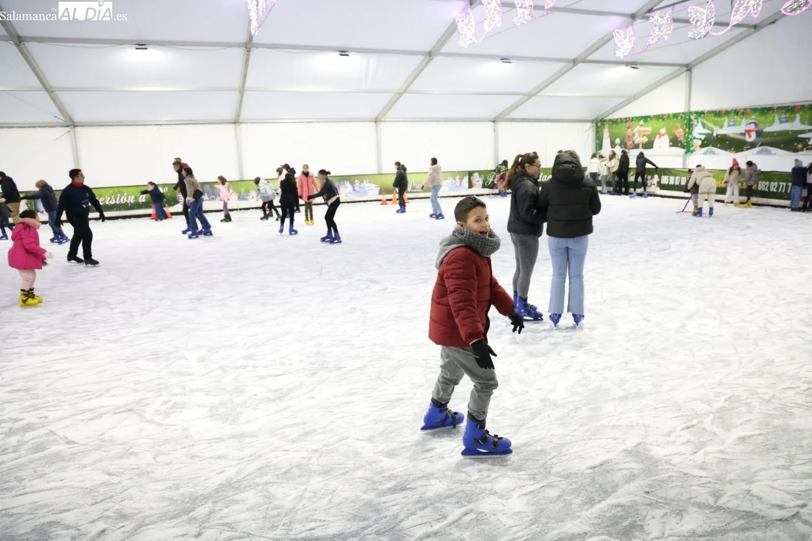 Salmantinos en la pista de hielo | Fotos: David Sañudo
