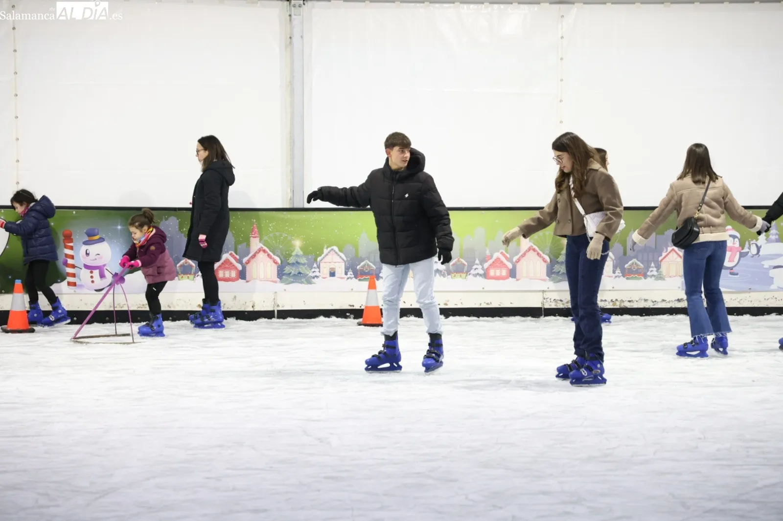Salmantinos en la pista de hielo | Fotos: David Sañudo