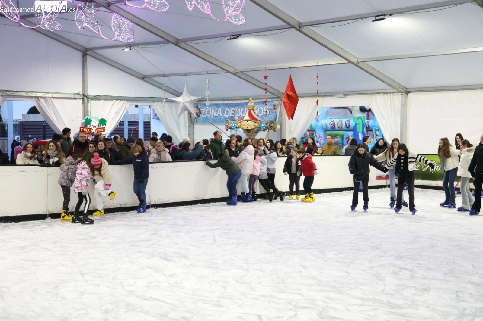 Salmantinos en la pista de hielo | Fotos: David Sañudo