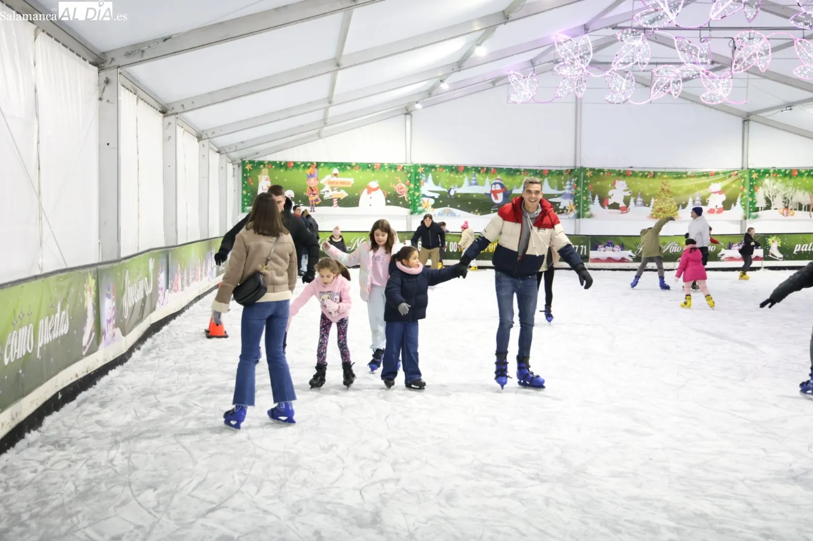 Salmantinos en la pista de hielo | Fotos: David Sañudo