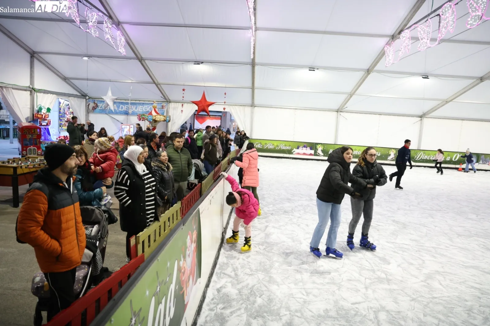 Salmantinos en la pista de hielo | Fotos: David Sañudo