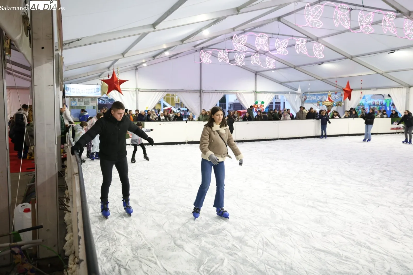 Salmantinos en la pista de hielo | Fotos: David Sañudo