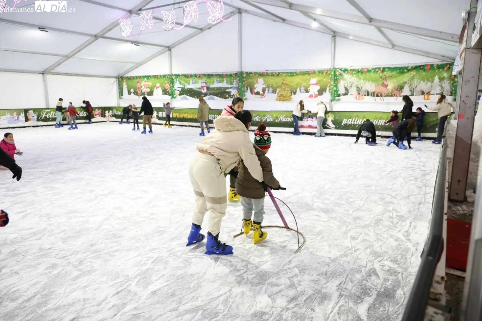 Salmantinos en la pista de hielo | Fotos: David Sañudo