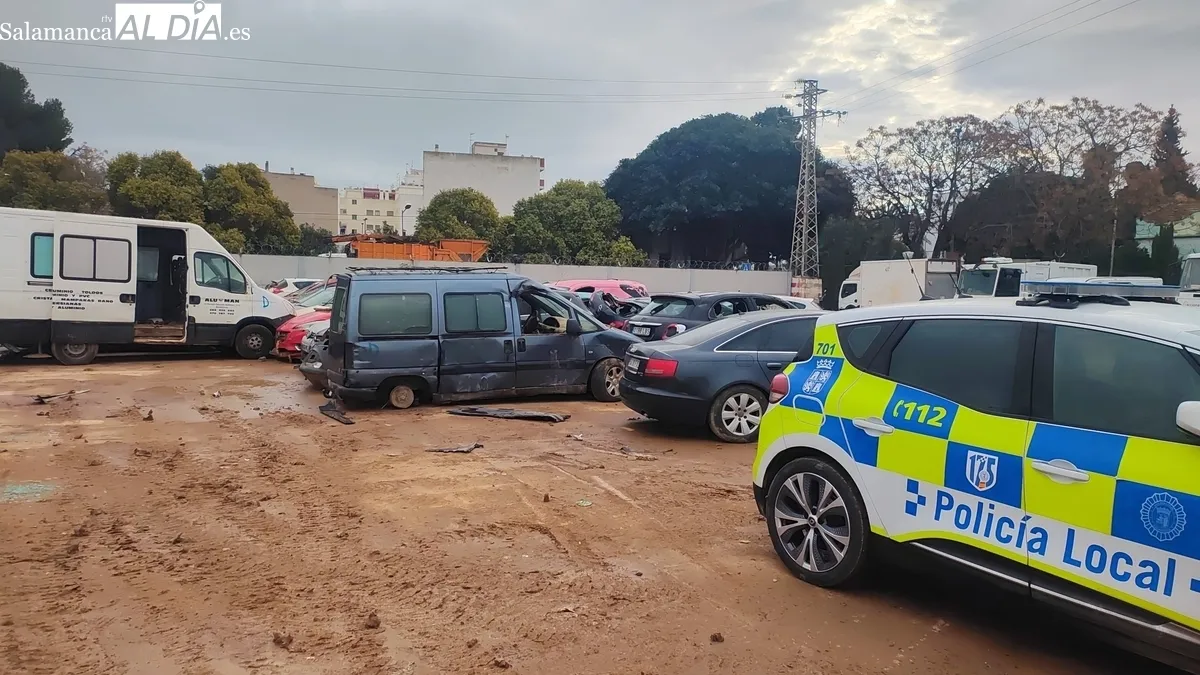 Policías locales de Salamanca en labores de ayuda en Benetúser (Valencia) 
