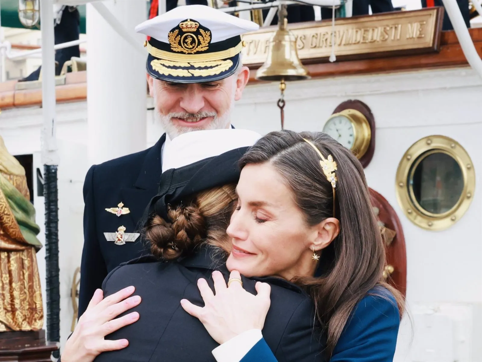 Los reyes, Don Felipe y Doña Letizia, se despiden de la Princesa Leonor en Cádiz - CASA DE S.M. EL REY