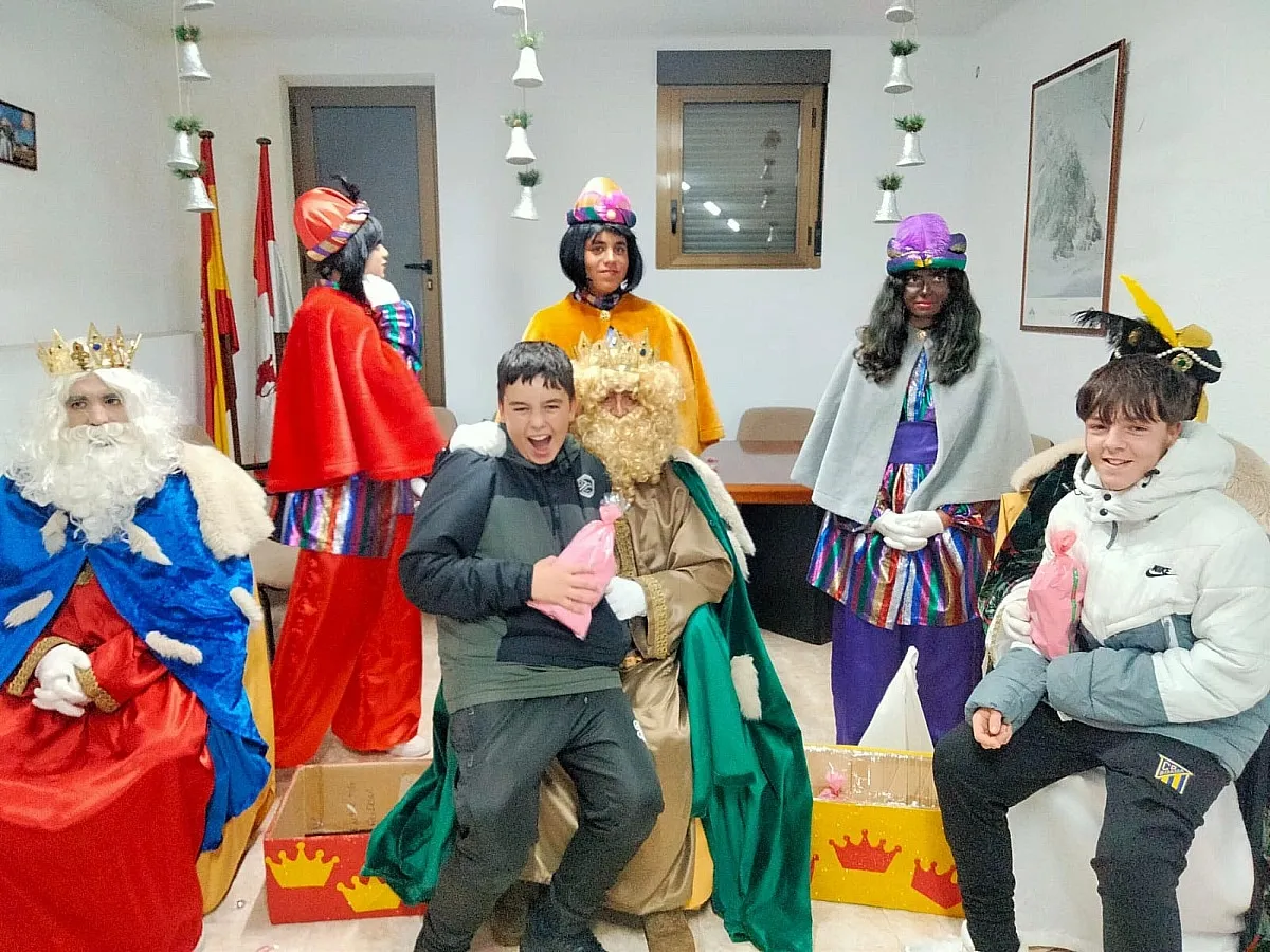 Foto 16 - Los m&aacute;s peque&ntilde;os de El Bod&oacute;n reciben a los Reyes Magos 