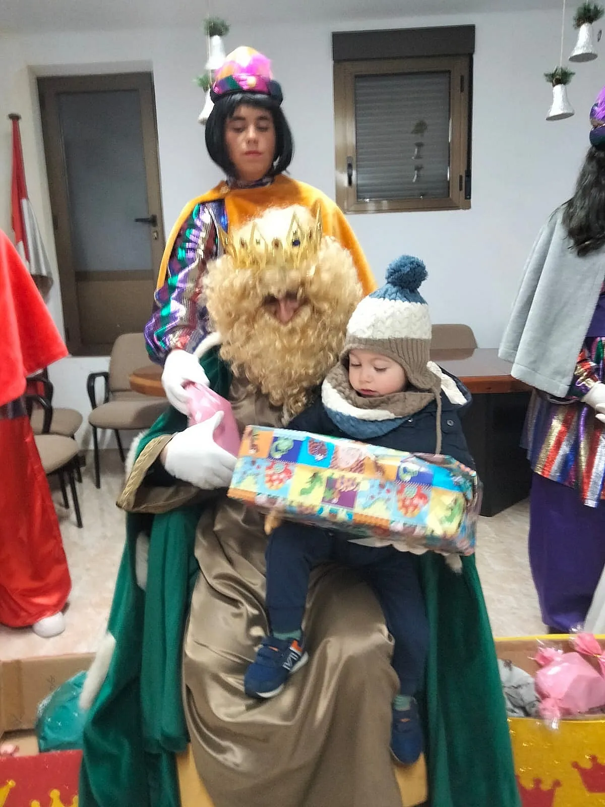 Foto 8 - Los m&aacute;s peque&ntilde;os de El Bod&oacute;n reciben a los Reyes Magos 