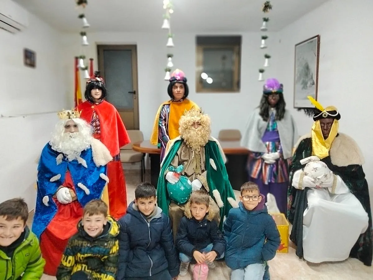 Foto 7 - Los m&aacute;s peque&ntilde;os de El Bod&oacute;n reciben a los Reyes Magos 