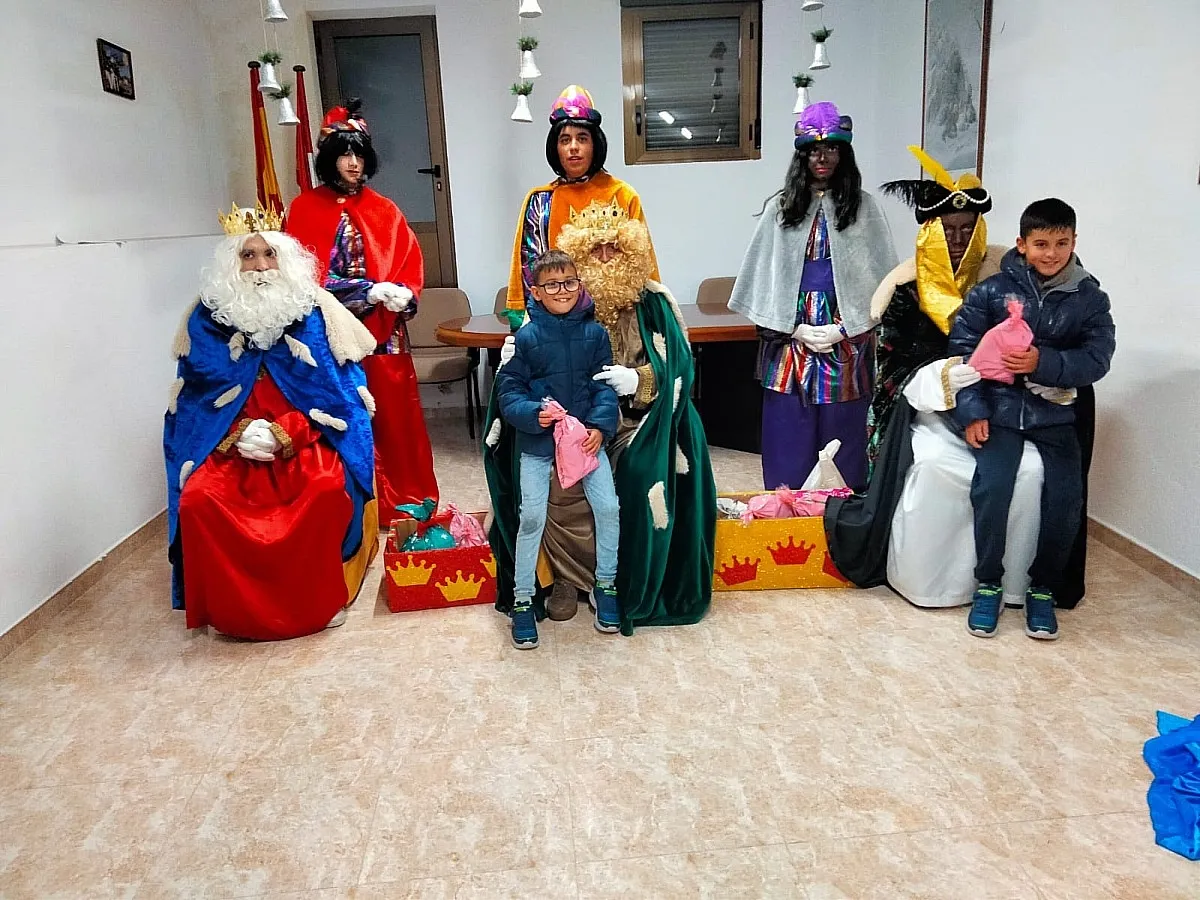 Foto 5 - Los m&aacute;s peque&ntilde;os de El Bod&oacute;n reciben a los Reyes Magos 