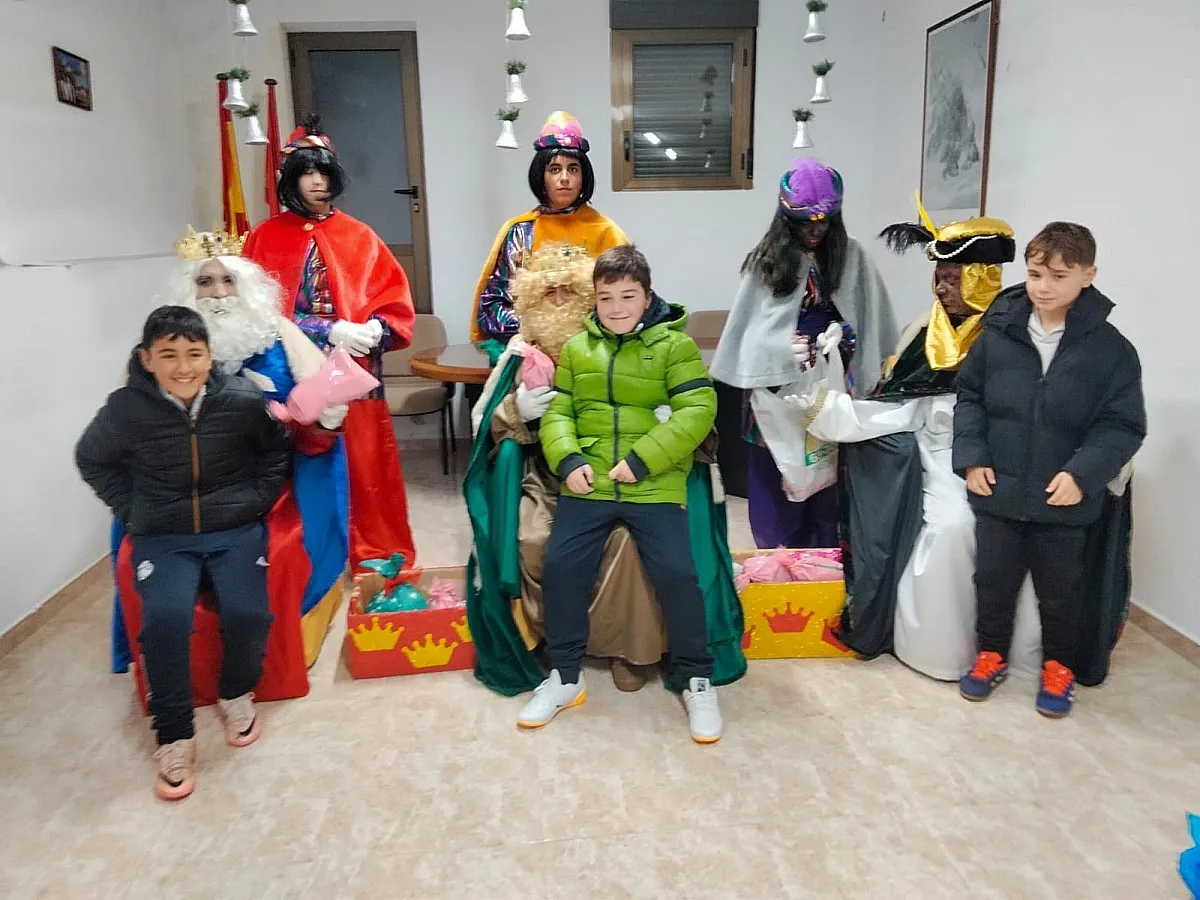 Foto 4 - Los m&aacute;s peque&ntilde;os de El Bod&oacute;n reciben a los Reyes Magos 