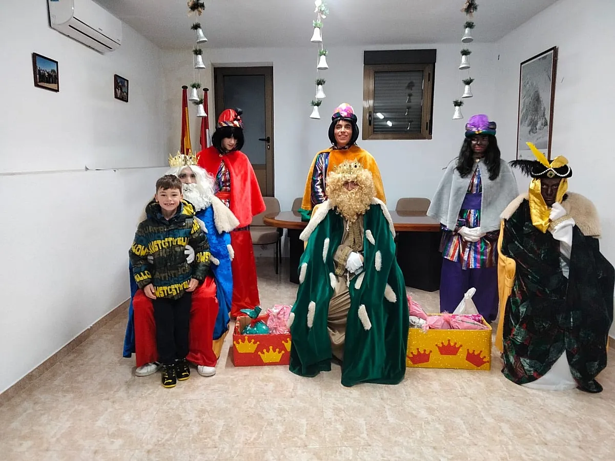 Foto 3 - Los m&aacute;s peque&ntilde;os de El Bod&oacute;n reciben a los Reyes Magos 