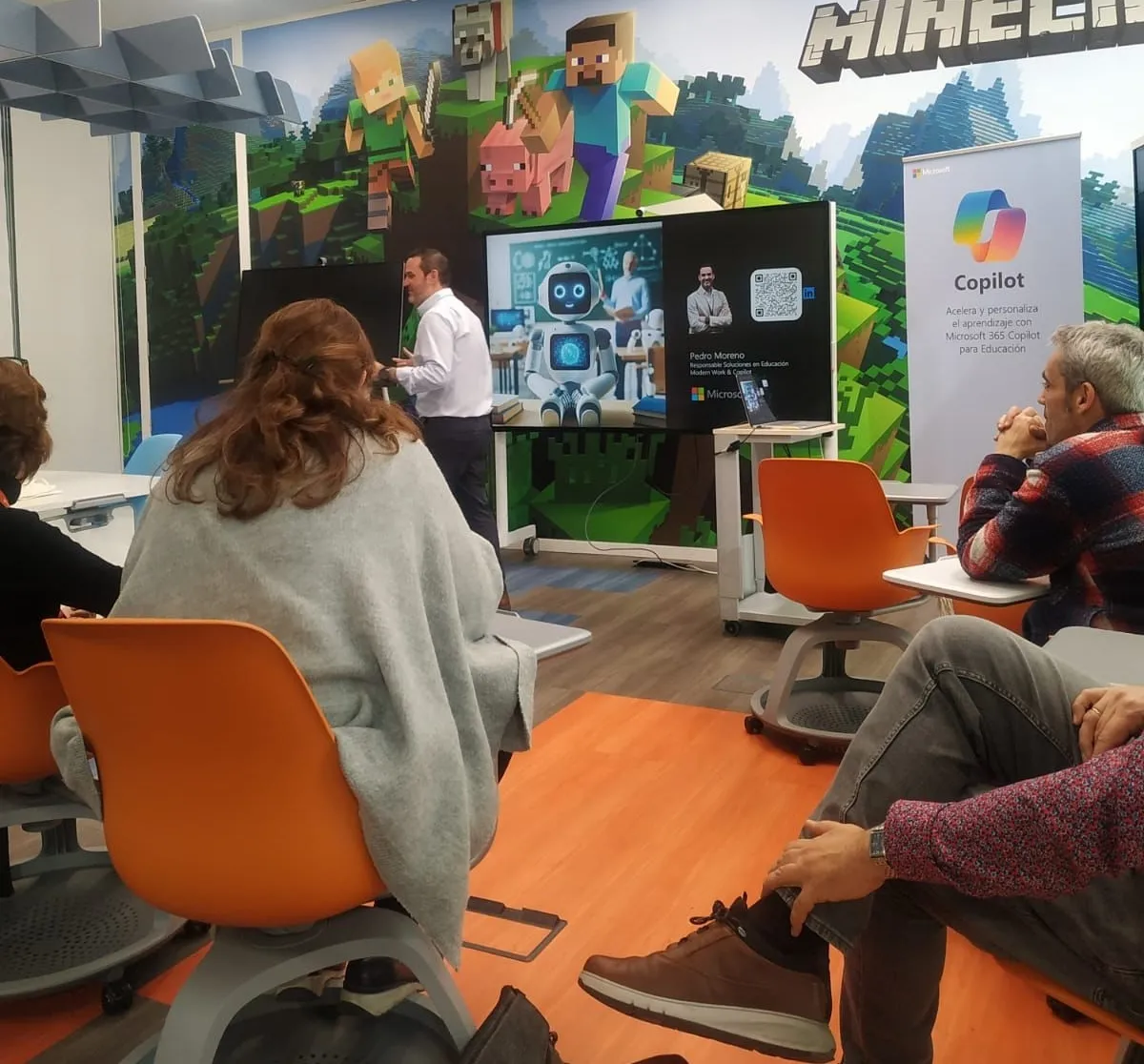 Foto 2 - Profesores del colegio San Juan Bosco conocen el futuro de la educaci&oacute;n en un evento exclusivo con Microsoft Espa&ntilde;a