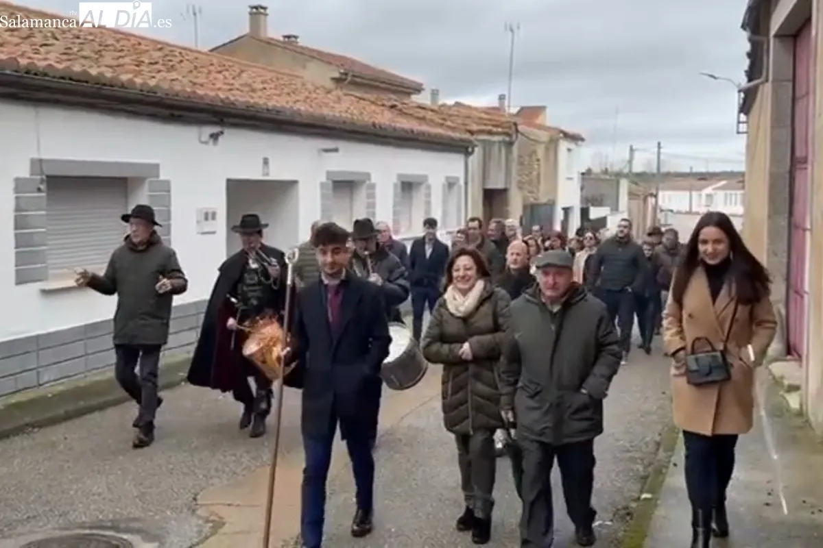 Los actos religiosos fueron oficiados por el capellán de la catedral y amenizados por El Mariquelo / CORRAL