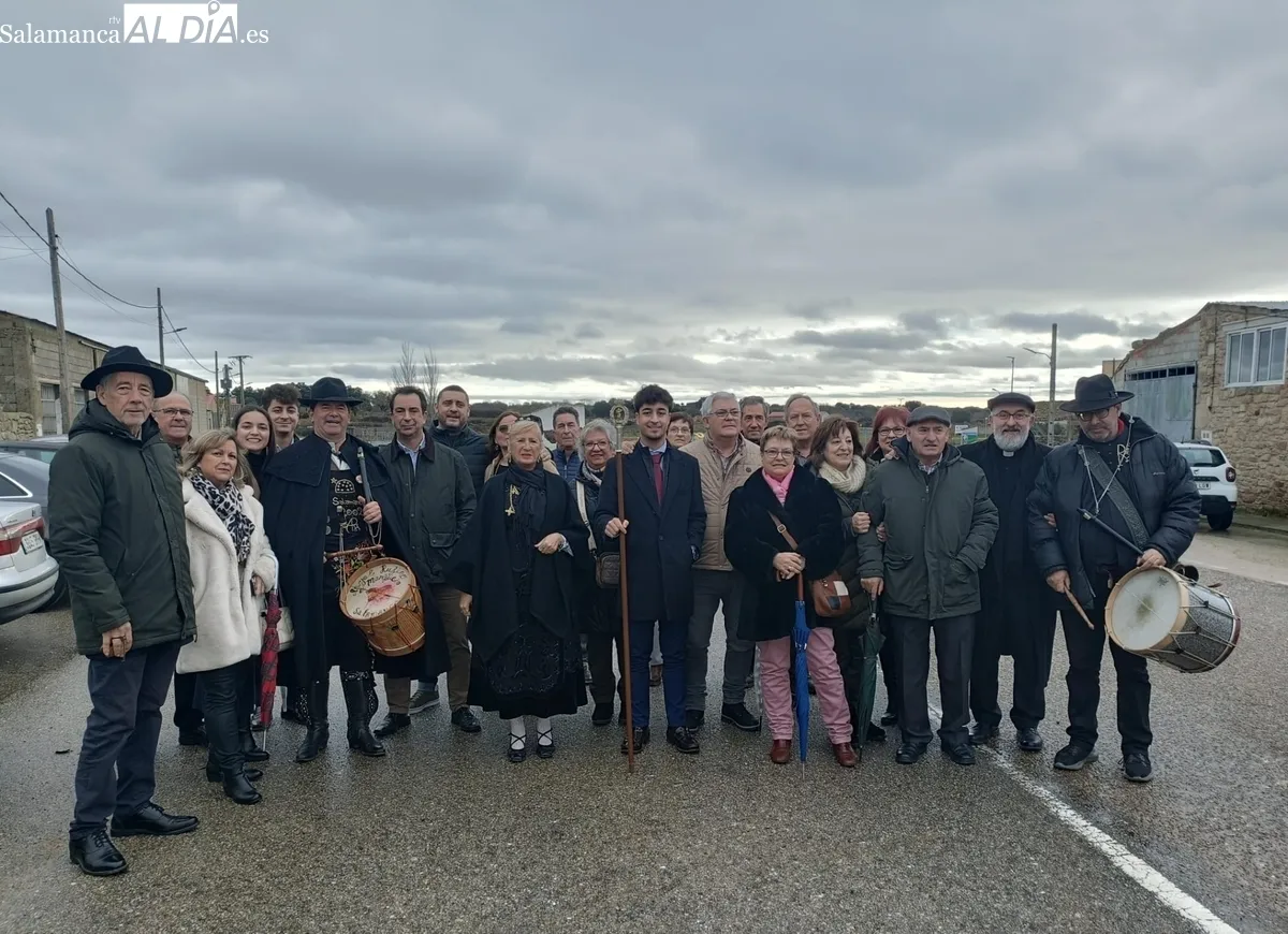 Los actos religiosos fueron oficiados por el capellán de la catedral y amenizados por El Mariquelo / CORRAL