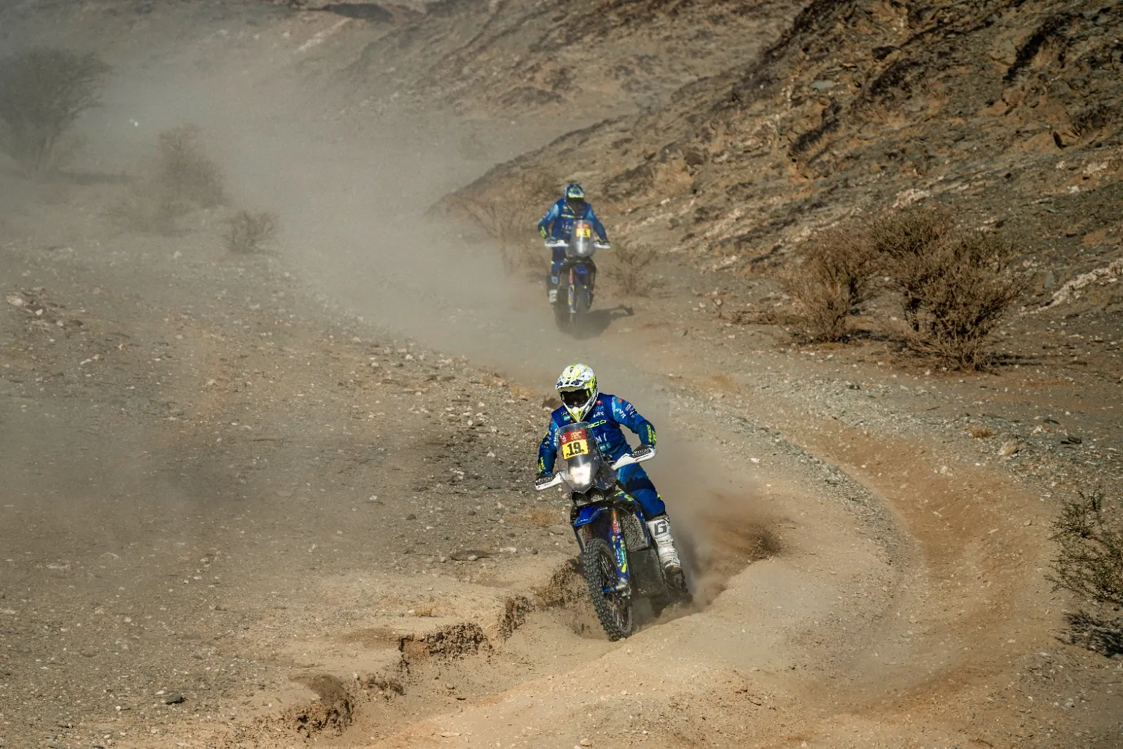 Foto 2 - El piloto salmantino Santolino sufre una aver&iacute;a y pierde m&aacute;s de una hora en el Dakar