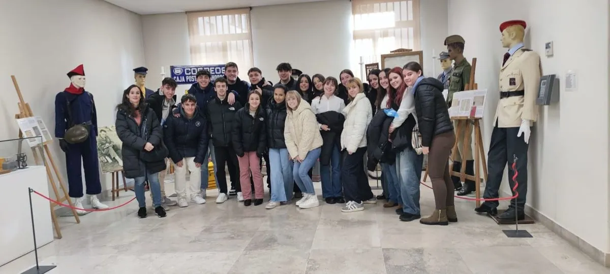 Los alumnos de 1º de Bachillerato del colegio San Juan Bosco visitan el Archivo Histórico Provincial