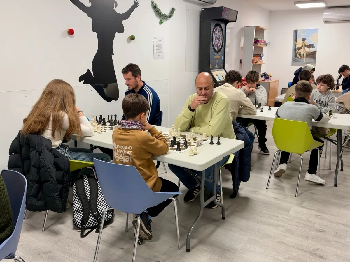 Foto 2 - Natalia Esteban, David Bruno y Diego Cifuentes campeones en el IV Torneo de Ajedrez Reyes de Guijuelo Joven&nbsp;
