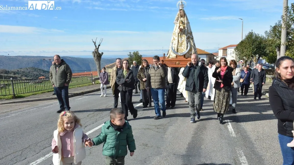 Foto 11 - La Fregeneda celebra Las Candelas con actos religiosos en honor de La Virgen de la Paz y una salida al campo para comer hornazo