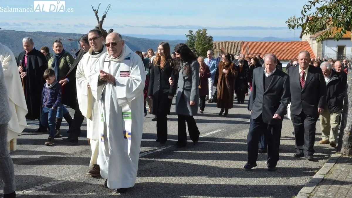 Foto 10 - La Fregeneda celebra Las Candelas con actos religiosos en honor de La Virgen de la Paz y una salida al campo para comer hornazo