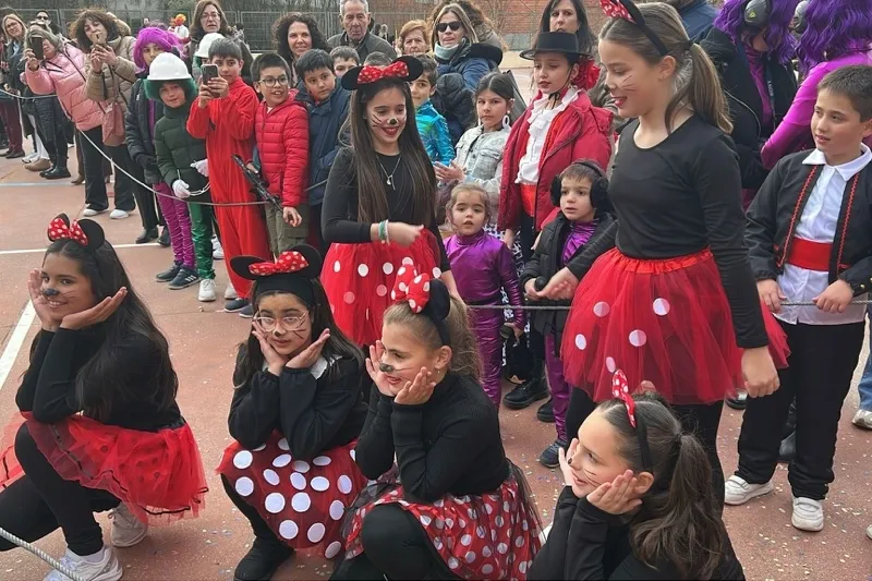 Foto 9 - Multitudinaria y sorprendente fiesta de carnaval en el colegio La Encarnaci&oacute;n
