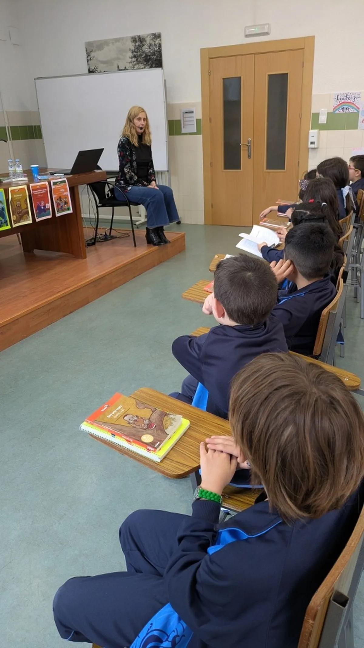 Encuentro de los alumnos del colegio San Juan Bosco con la escritora Beatriz Osés