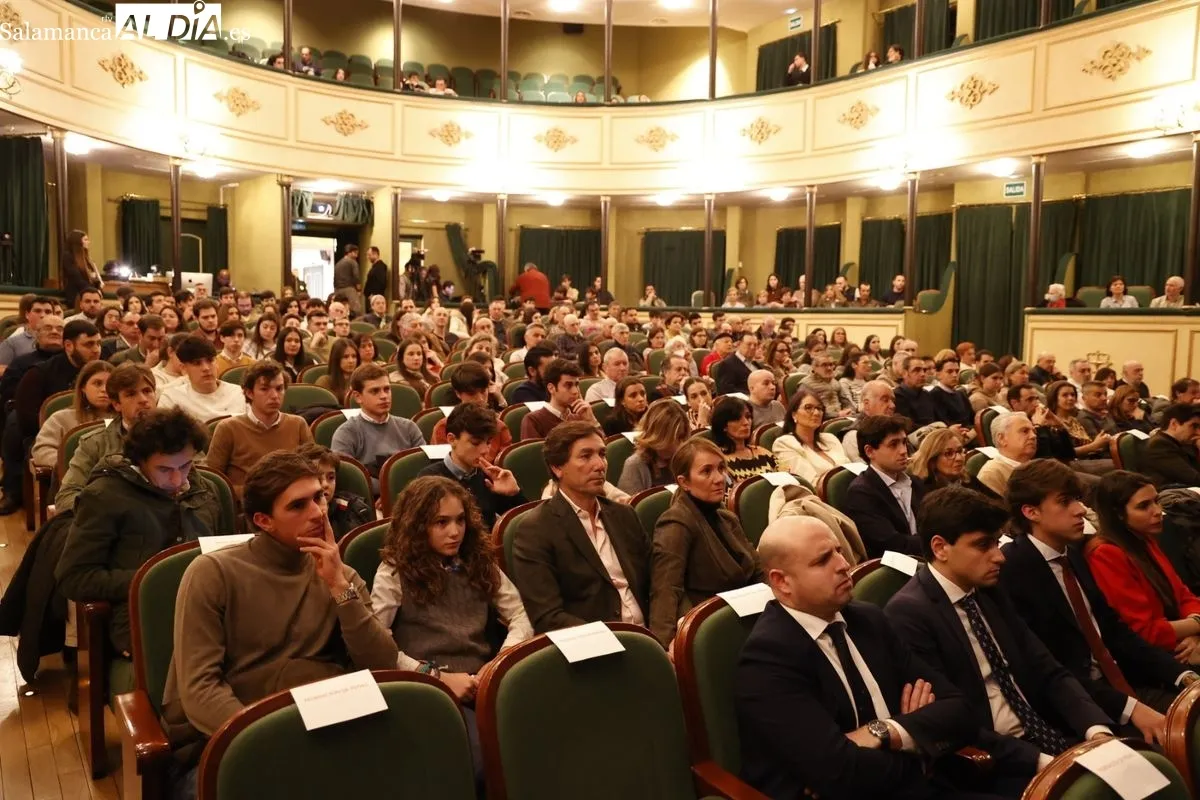 El Teatro Liceo rebosa torería en el homenaje de Juventud Taurina a Emilio de Justo | FOTOS: David Sañudo 