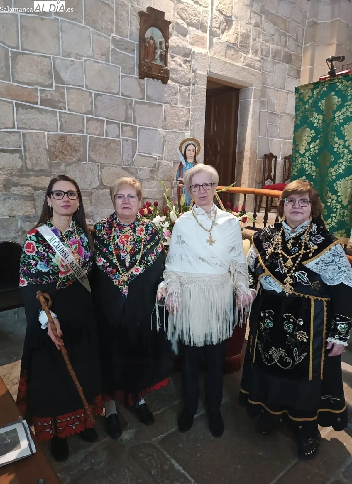 Las mujeres se reunieron para celebrar la fiesta de su patrona