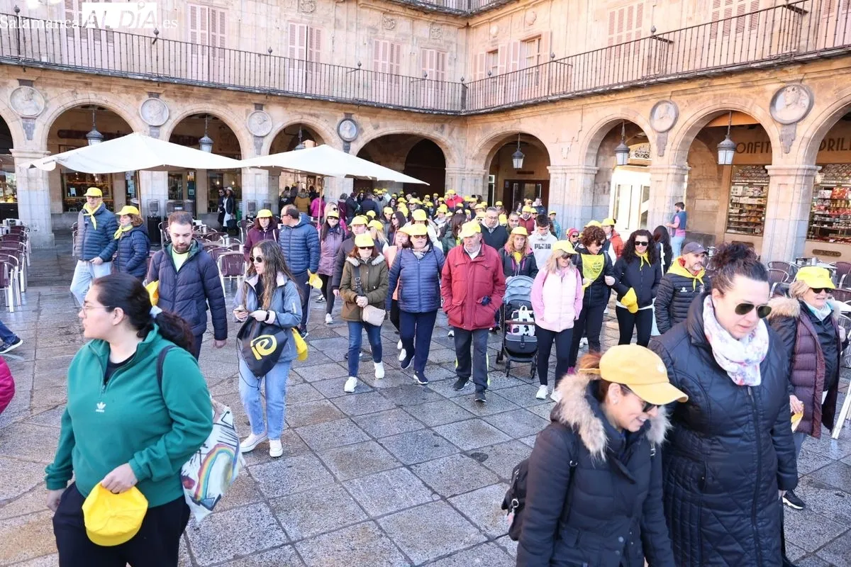Salamanca se tiñe de amarillo con la marcha solidaria de AERSCYL | FOTOS: David Sañudo 