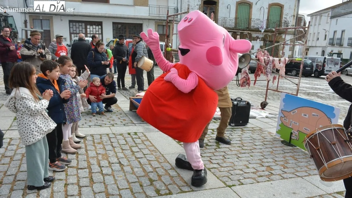Foto 5 - Lumbrales vive una animada Fiesta de la Matanza Tradicional