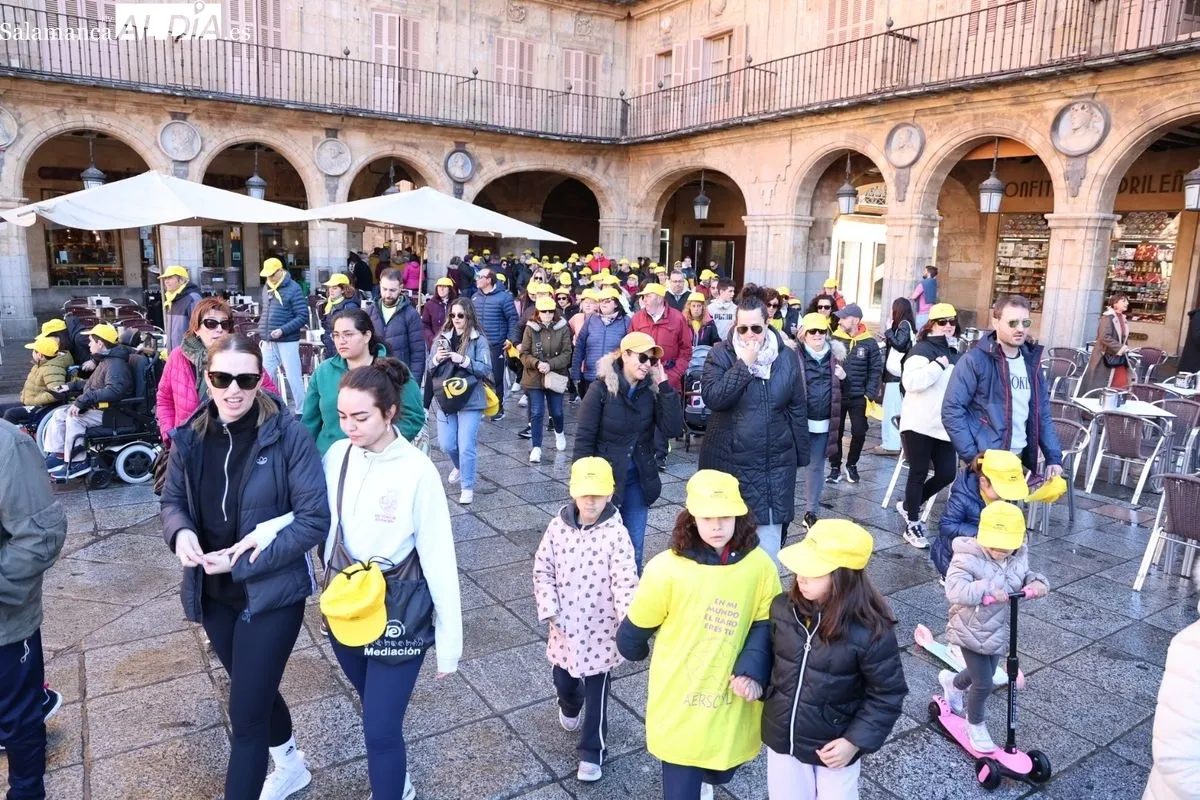 Salamanca se tiñe de amarillo con la marcha solidaria de AERSCYL | FOTOS: David Sañudo 