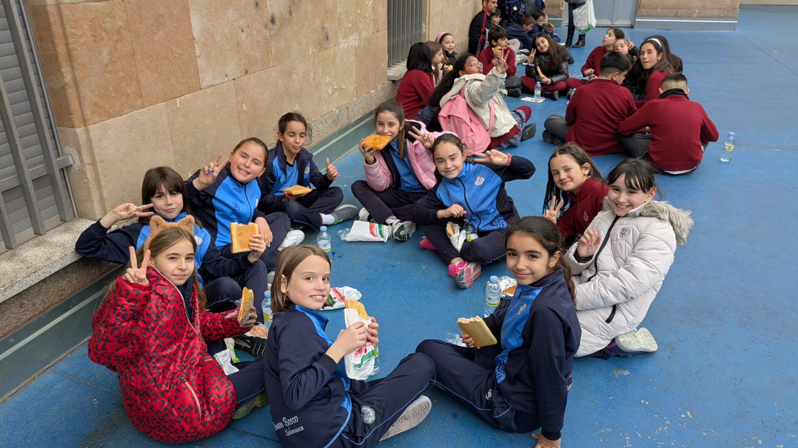 FOTOS | El Colegio San Juan Bosco celebra su tradicional Operación Bocata 