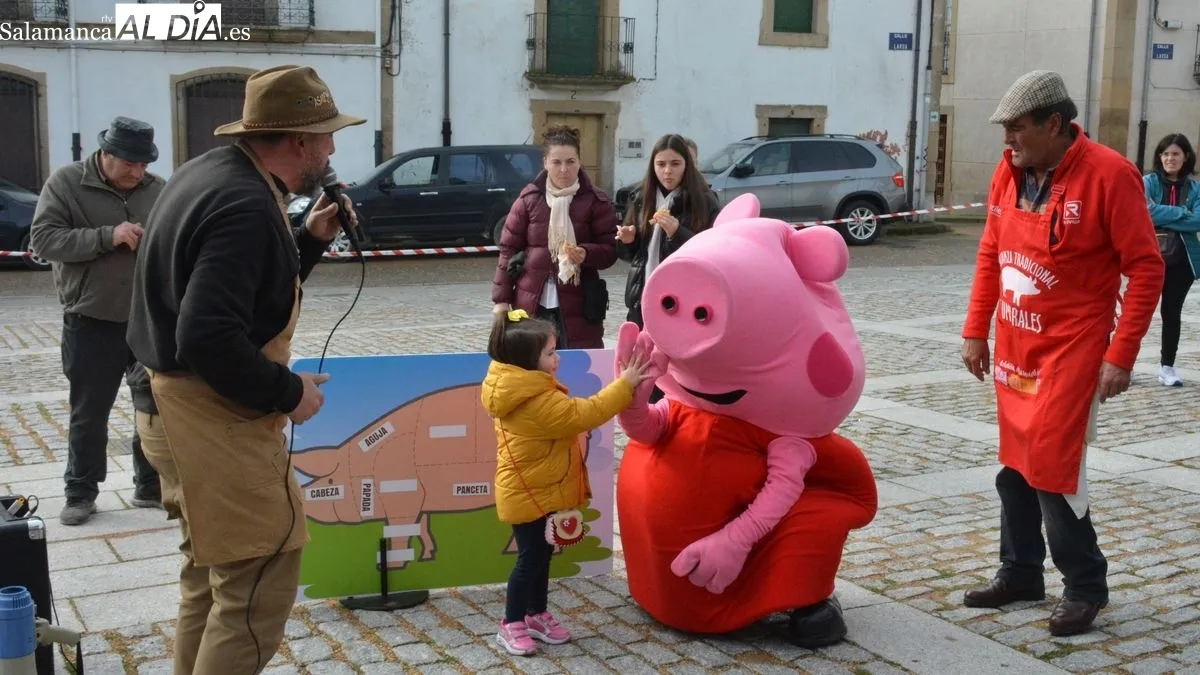 Foto 4 - Lumbrales vive una animada Fiesta de la Matanza Tradicional