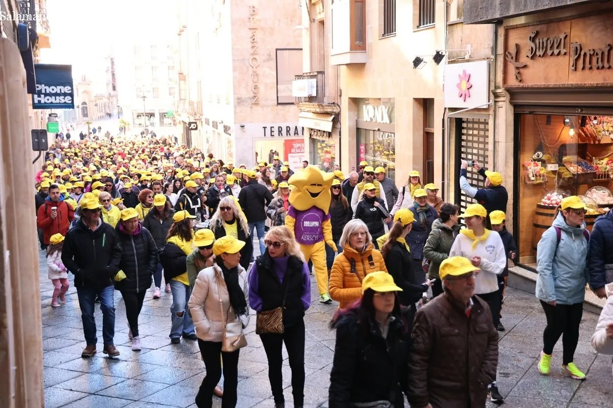 Salamanca se tiñe de amarillo con la marcha solidaria de AERSCYL | FOTOS: David Sañudo 