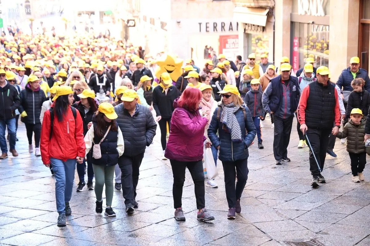 Salamanca se tiñe de amarillo con la marcha solidaria de AERSCYL | FOTOS: David Sañudo 