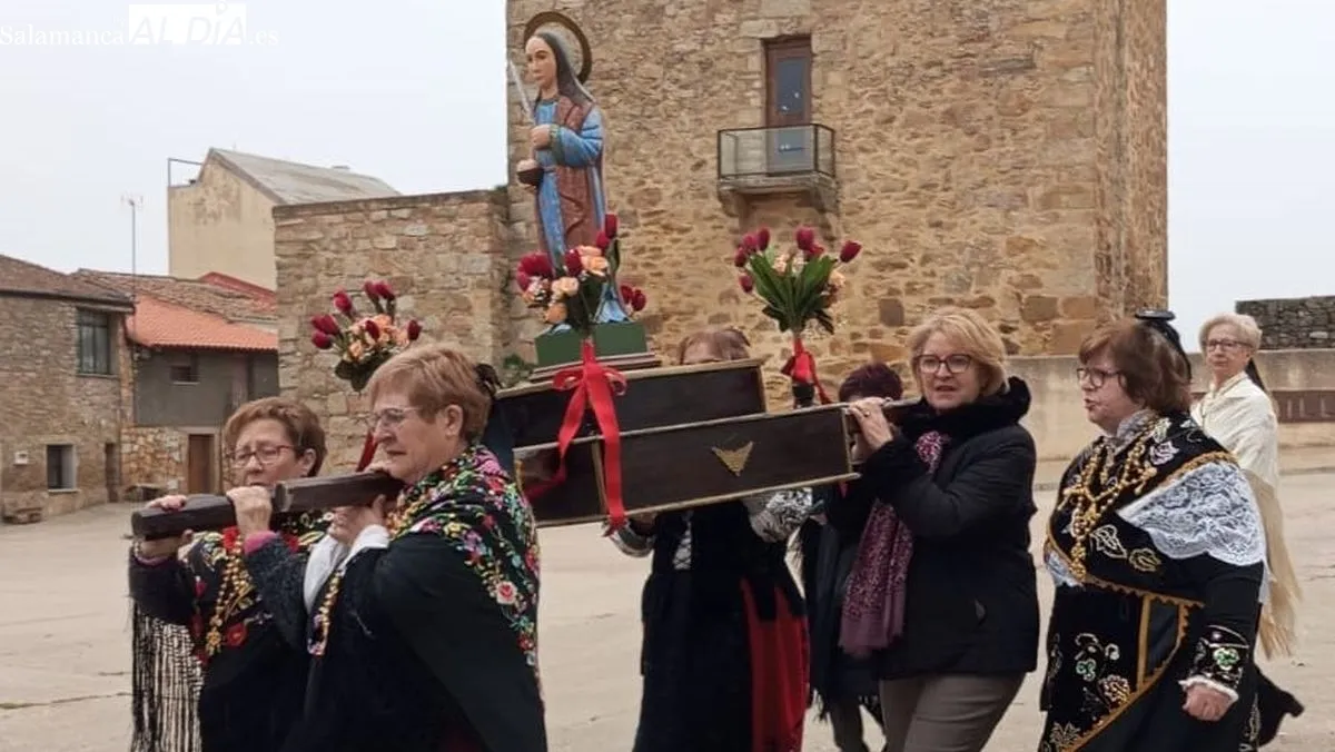 Las mujeres se reunieron para celebrar la fiesta de su patrona