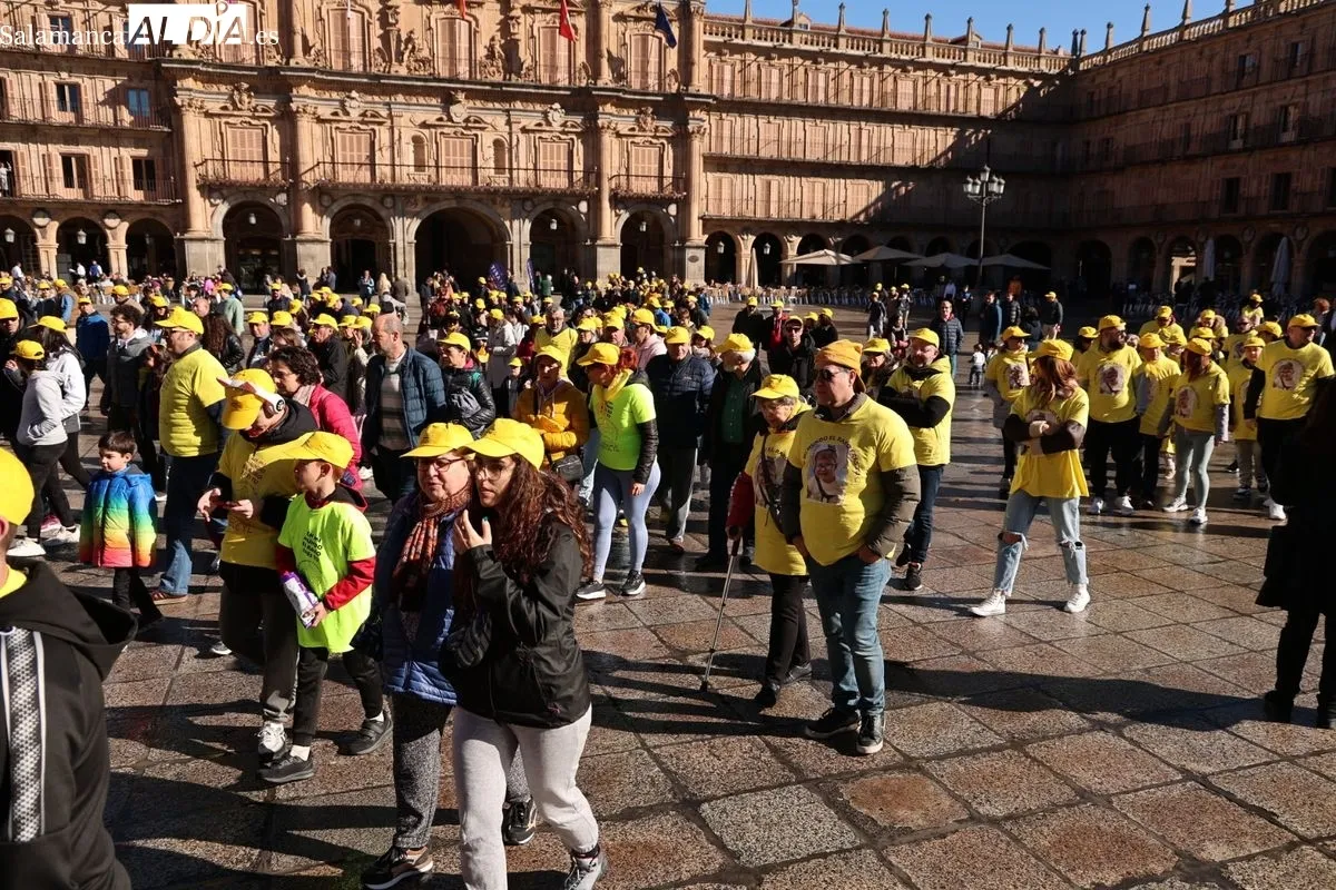 Salamanca se tiñe de amarillo con la marcha solidaria de AERSCYL | FOTOS: David Sañudo 