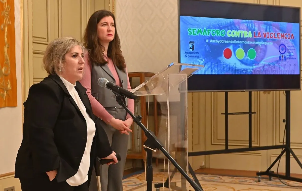 La concejala de Familia e Igualdad de Oportunidades, Miryam Rodríguez, y la presidenta de Ascbyc, Carmen Guillén, han presentado esta iniciativa en el Ayuntamiento