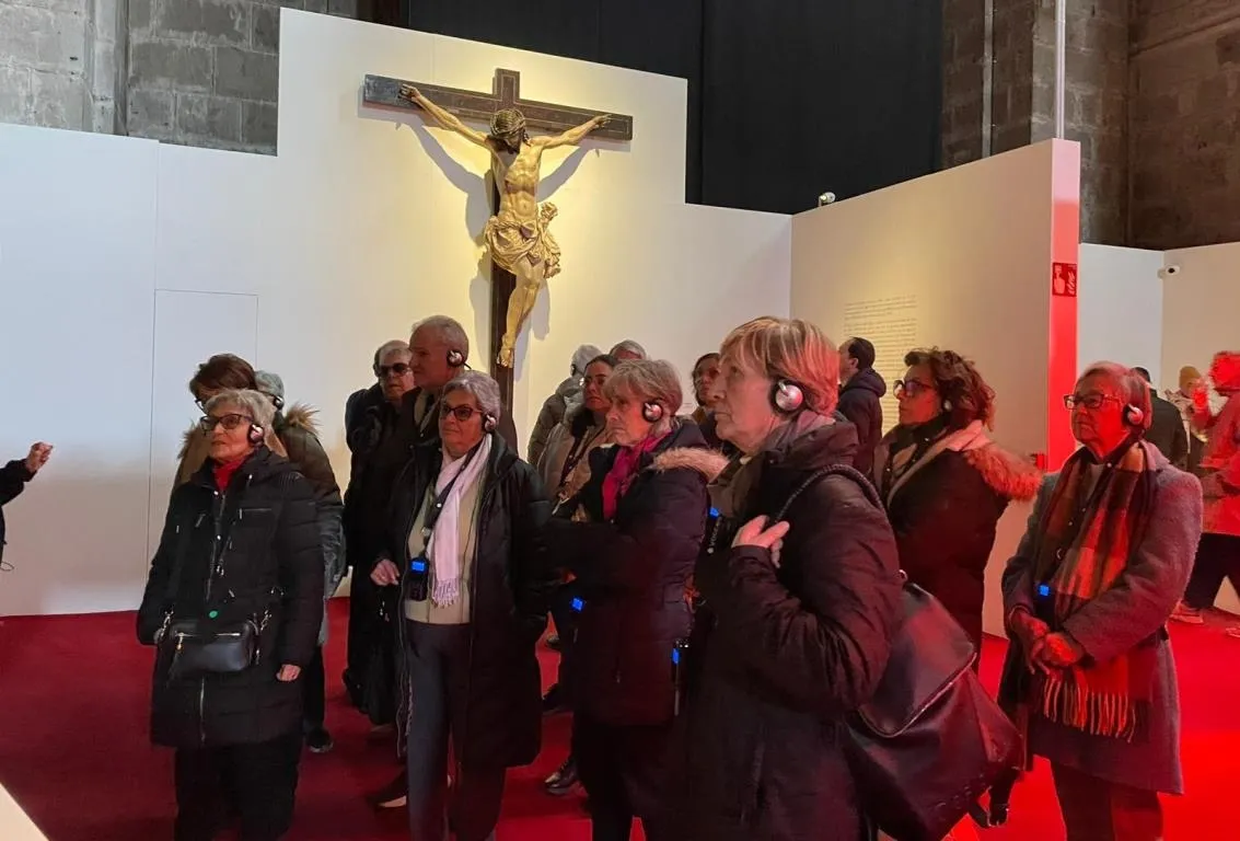 Foto 3 - La Fundaci&oacute;n lleva a 56 personas a conocer la exposici&oacute;n Gregorio Fern&aacute;ndez &ndash; Mart&iacute;nez Monta&ntilde;&eacute;s