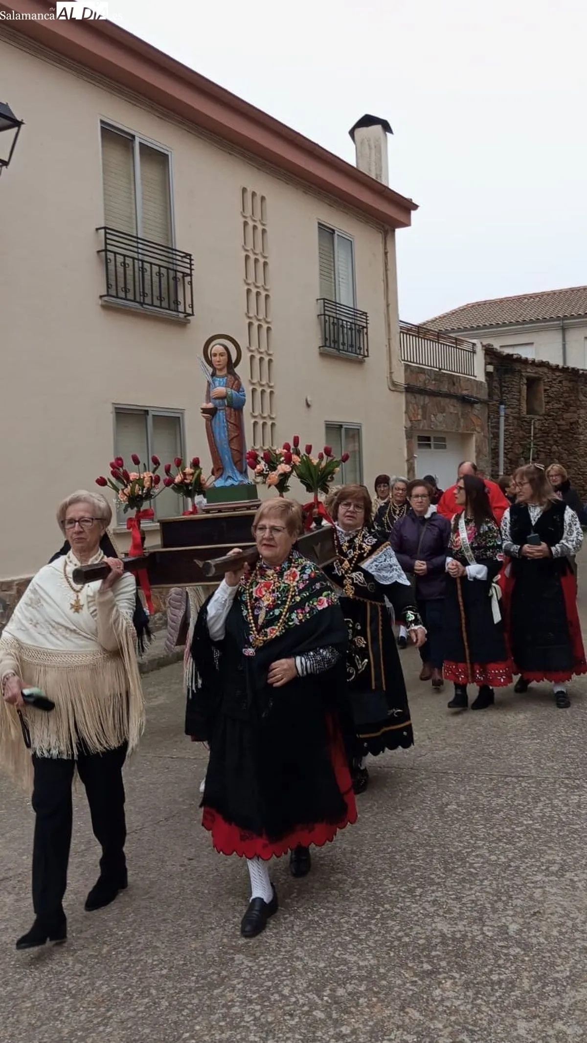 Las mujeres se reunieron para celebrar la fiesta de su patrona
