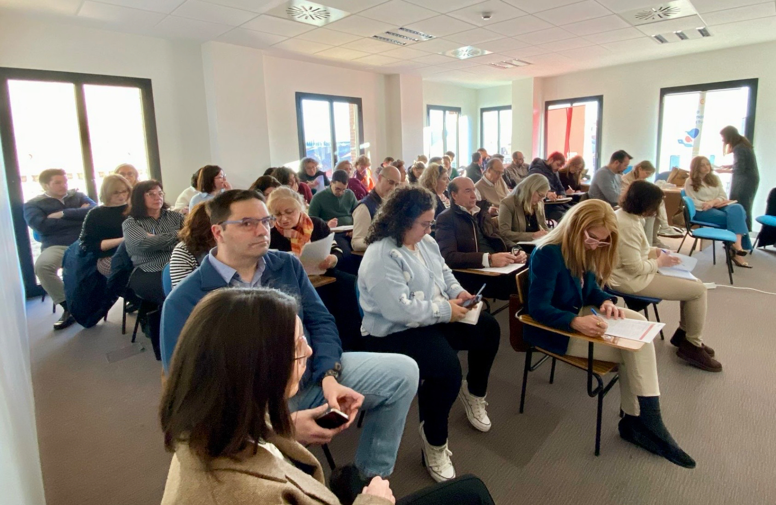 Decenas de empresarios participan en la jornada formativa sobre facturación electrónica del Vivero Innova