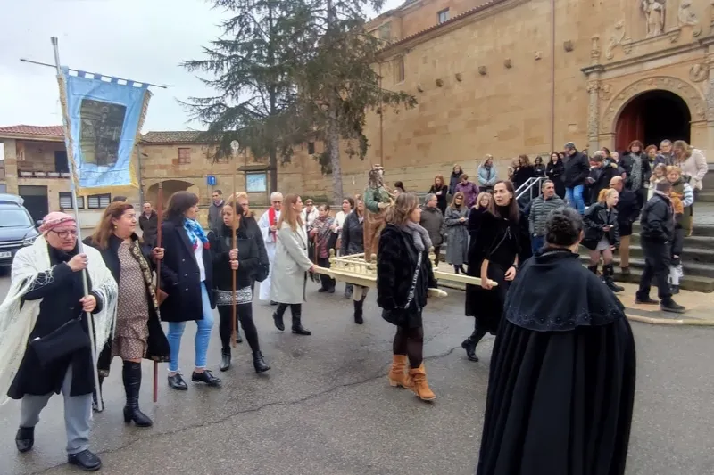 Las Águedas de Babilafuente celebraban su tradicional procesión